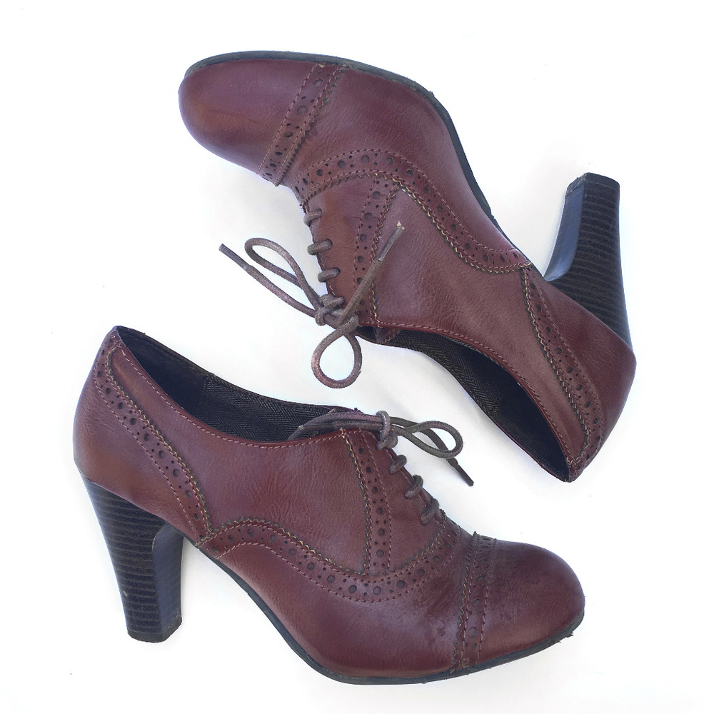 Report Oxford Heels